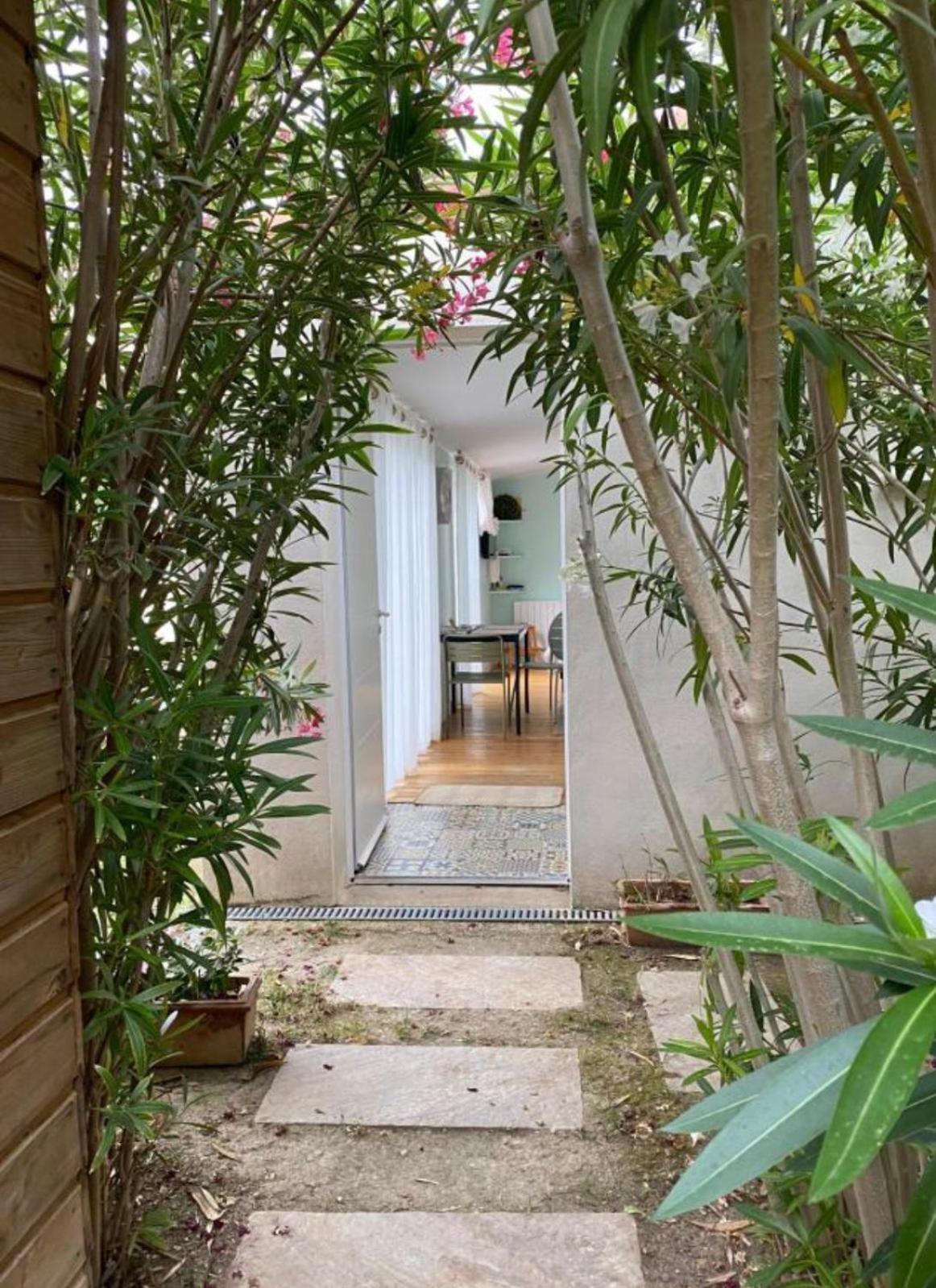 Chambre studio indépendante au calme vue sur piscine Teyran Extérieur photo